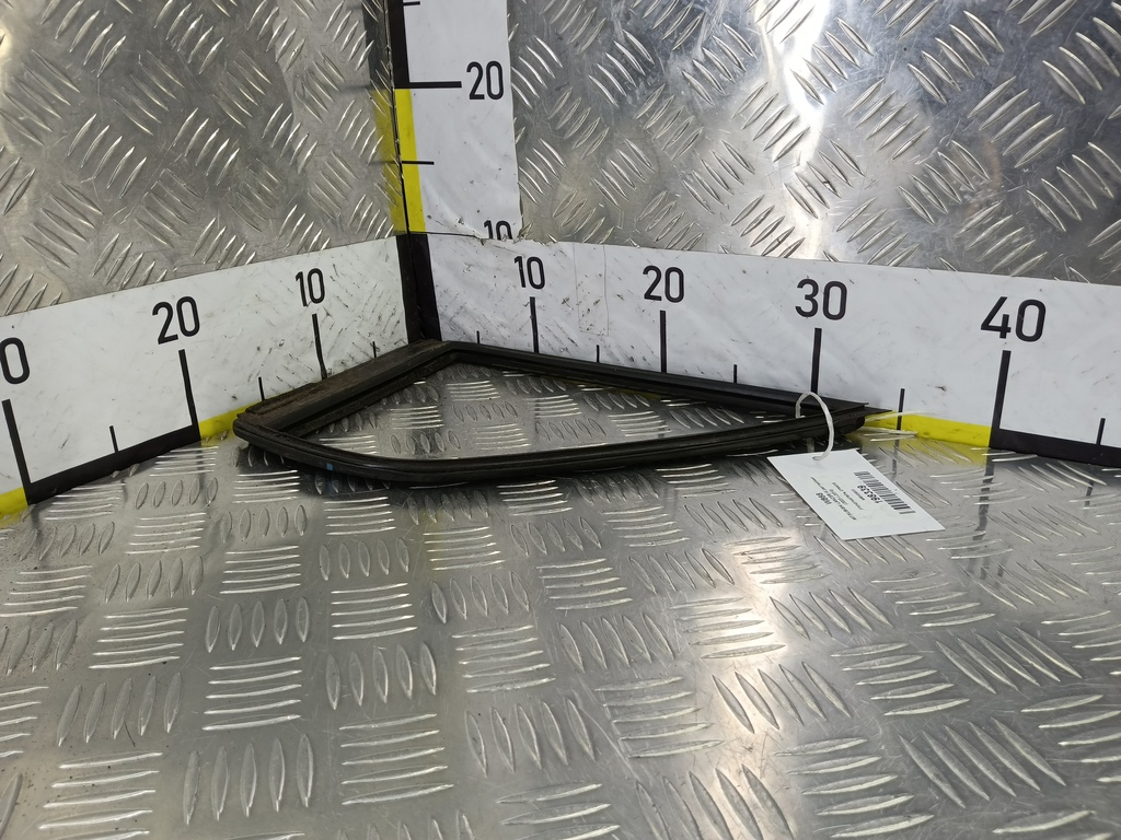 уплотнитель стекла MITSUBISHI LANCER 1.6 MT (98 л.с.)Lancer  IX рестайлинг (2005—2010) Седан MR525833, 520 рублей, Москва