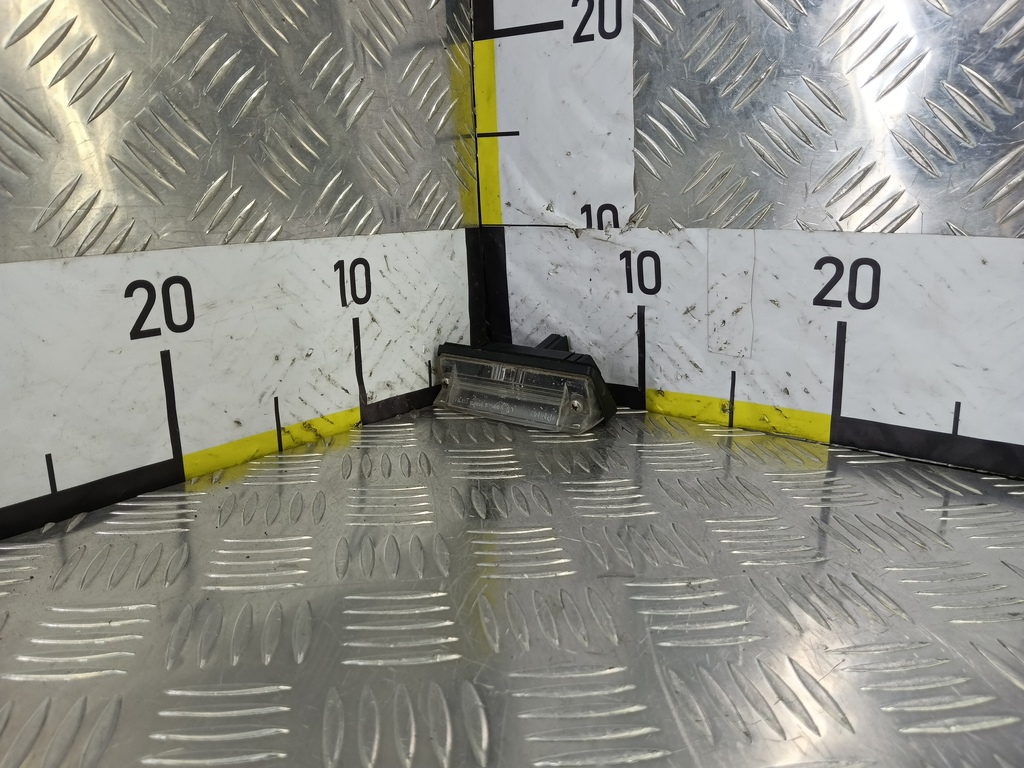 фонарь номерного знака MITSUBISHI CARISMA 1.6 AT (90 л.с.)Carisma  I рестайлинг (1999—2004) Лифтбек MR485387, 520 рублей, Москва