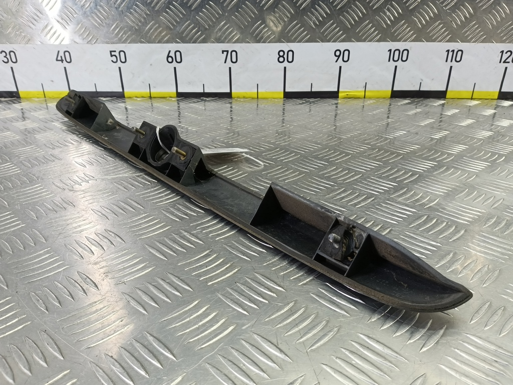 накладка крышки багажника MITSUBISHI CARISMA 1.6 AT (90 л.с.)Carisma  I рестайлинг (1999—2004) Лифтбек MR586551, 630 рублей, Москва