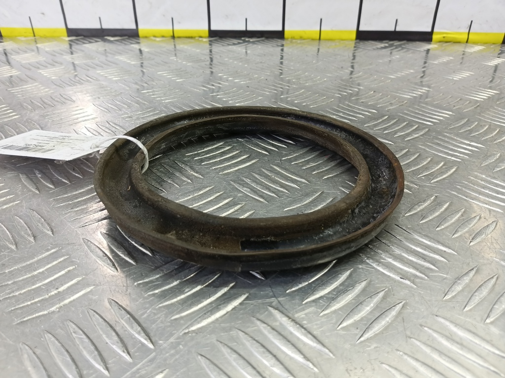 опора пружины MITSUBISHI CARISMA 1.6 AT (90 л.с.)Carisma  I рестайлинг (1999—2004) Лифтбек MR913368, 860 рублей, Москва