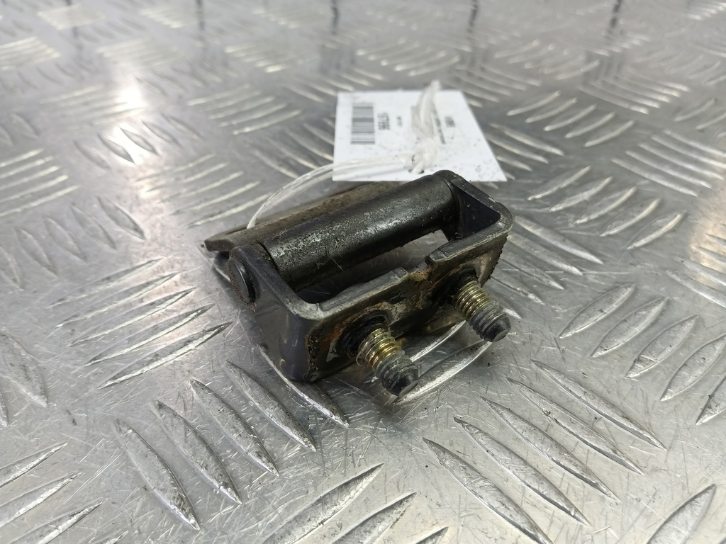 петля крышки багажника MITSUBISHI CARISMA 1.6 AT (90 л.с.)Carisma  I рестайлинг (1999—2004) Лифтбек MR170031, 520 рублей, Москва