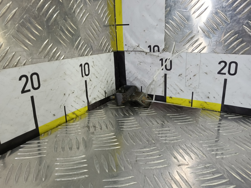 петля крышки багажника MITSUBISHI CARISMA 1.6 AT (90 л.с.)Carisma  I рестайлинг (1999—2004) Лифтбек MR170031, 520 рублей, Москва