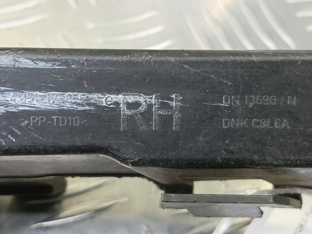 кронштейн бампера FORD Focus Focus 1335698, 520 рублей, Москва