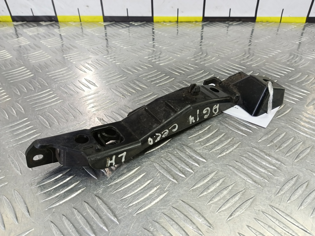 кронштейн бампера Kia Ceed  865131H000, 750 рублей, Москва