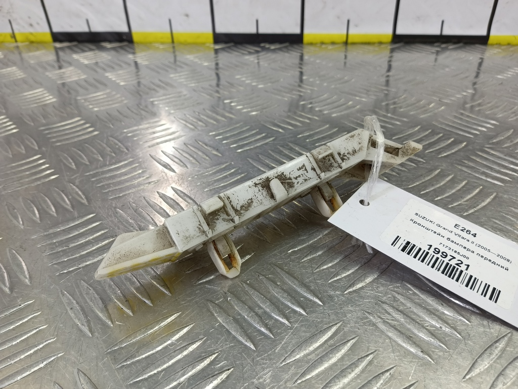 кронштейн бампера SUZUKI Grand Vitara 2.0 4WD MT (140 л.с.)Grand Vitara  II (2005—2008) Внедорожник 7173165J00, 980 рублей, Москва