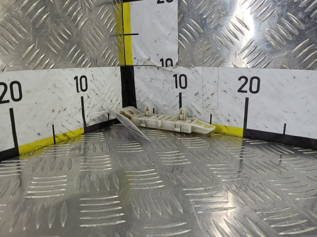 кронштейн бампера SUZUKI Grand Vitara 2.0 4WD MT (140 л.с.)Grand Vitara  II (2005—2008) Внедорожник 7173165J00, 980 рублей, Москва