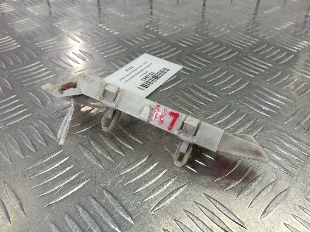 кронштейн бампера SUZUKI Grand Vitara 2.4 AT (169 л.с.)Grand Vitara  II рестайлинг (2008—2012) Внедорожник 7173165J00, 980 рублей, Москва