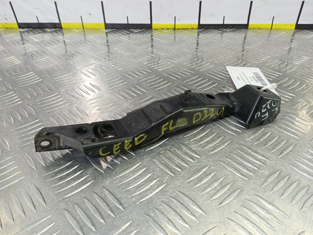 кронштейн бампера Kia Ceed  865131H500, 750 рублей, Москва