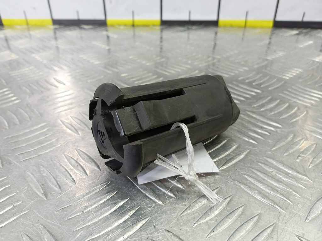 кронштейн радиатора MAZDA 3 1.6 MT (105 л.с.)3  BK рестайлинг (2006—2009) Седан Z60115240F, 520 рублей, Москва