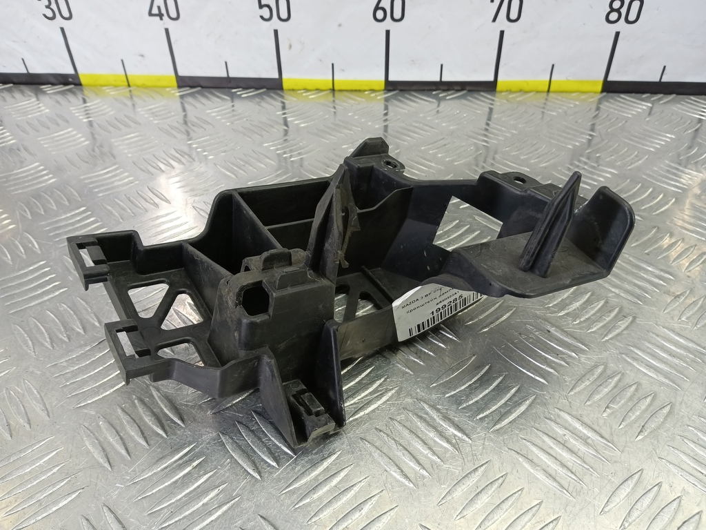 кронштейн бампера MAZDA 3 1.6 MT (105 л.с.)3  BK рестайлинг (2006—2009) Седан BR5H502A1, 1320 рублей, Москва