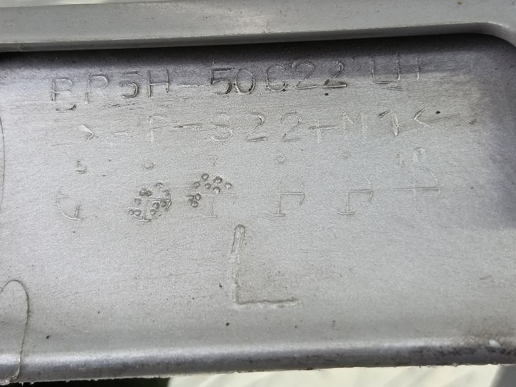 накладка бампера переднего MAZDA 3 1.6 MT (105 л.с.)3  BK рестайлинг (2006—2009) Седан BR5H50C22, 2700 рублей, Москва