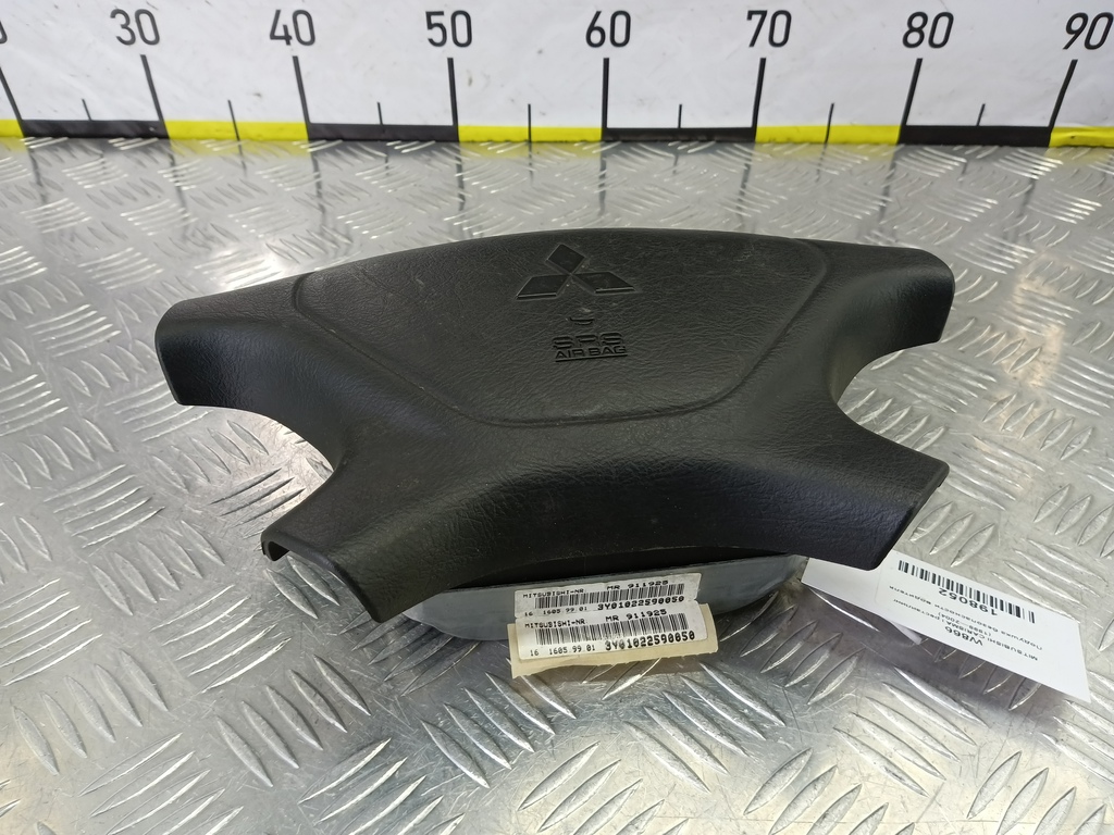 подушка безопасности водителя MITSUBISHI CARISMA 1.6 AT (90 л.с.)Carisma  I рестайлинг (1999—2004) Лифтбек MR911925, 1670 рублей, Москва