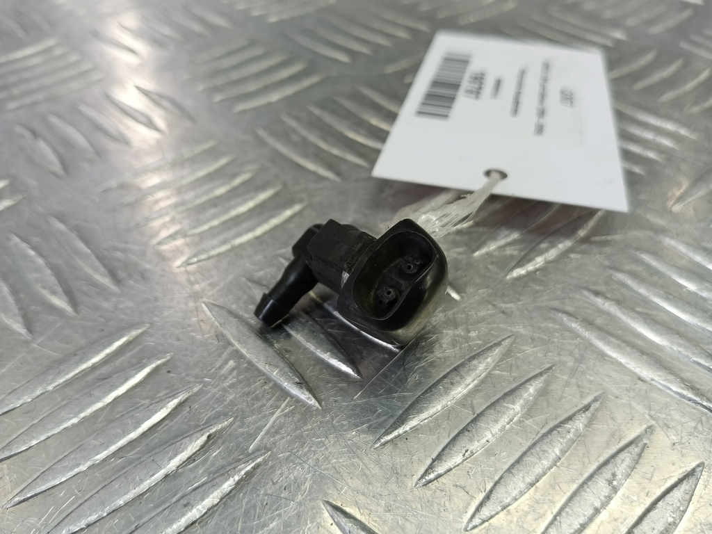 форсунка омывателя MAZDA 3 1.6 MT (105 л.с.)3  BK рестайлинг (2006—2009) Седан BN8W67510, 860 рублей, Москва