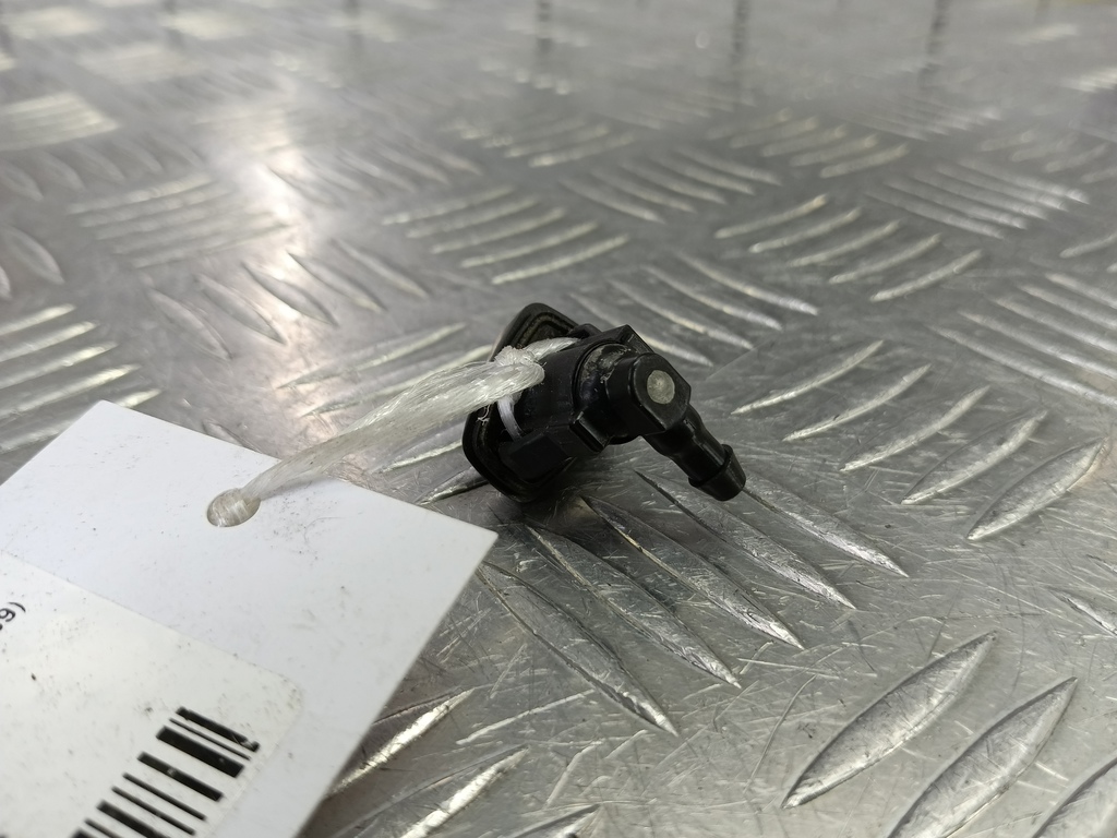 форсунка омывателя MAZDA 3 1.6 MT (105 л.с.)3  BK рестайлинг (2006—2009) Седан BN8V67510, 1440 рублей, Москва