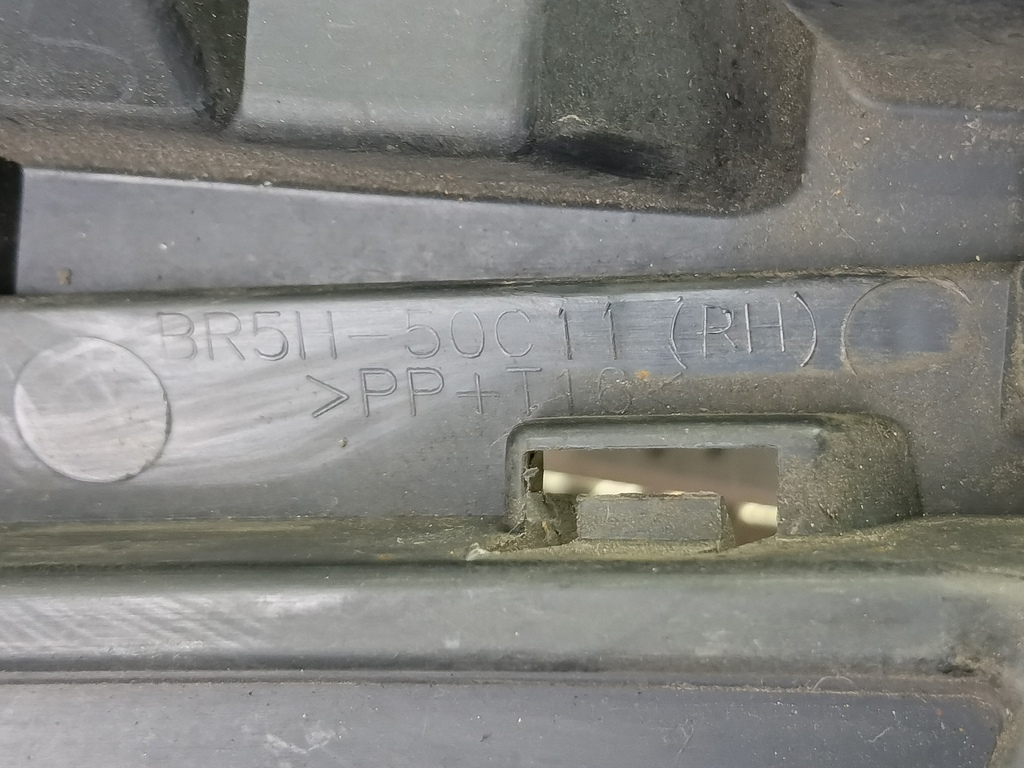 накладка бампера переднего MAZDA 3 1.6 MT (105 л.с.)3  BK рестайлинг (2006—2009) Седан BR5H50C11A, 1550 рублей, Москва