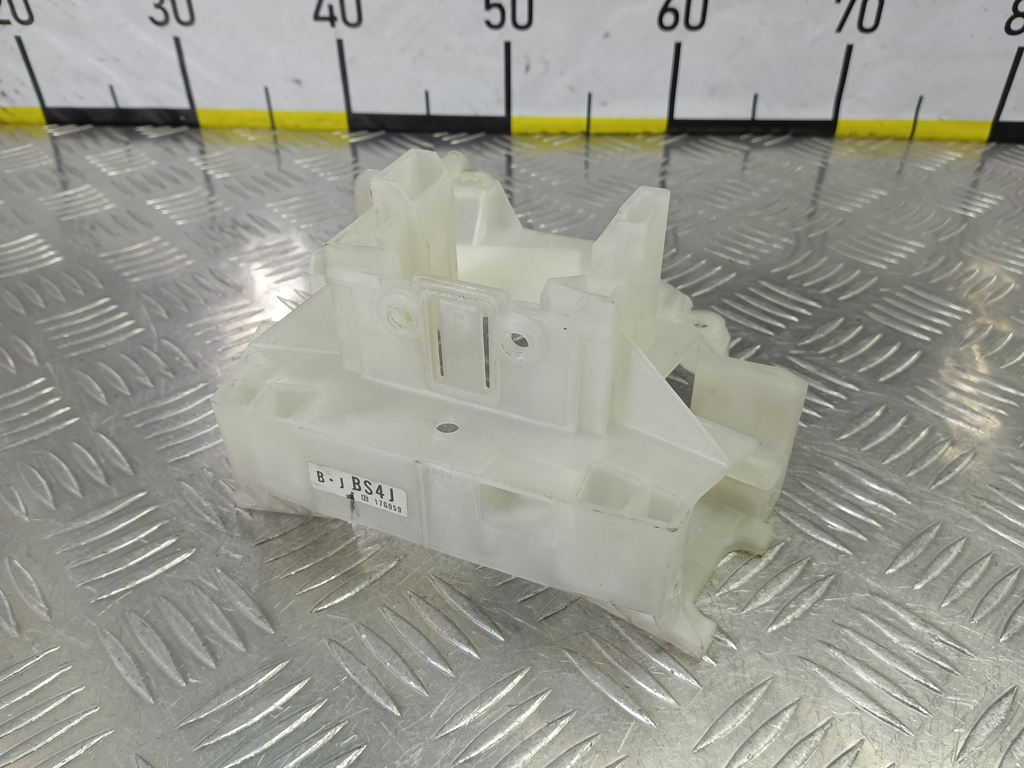 кронштейн переключателей подрулевых MAZDA 3 1.6 MT (105 л.с.)3  BK рестайлинг (2006—2009) Седан BP4K661B1, 520 рублей, Москва