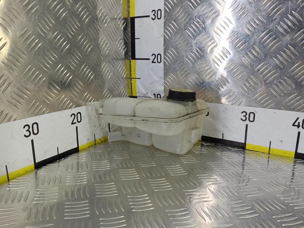 бачок расширительный MAZDA 3 1.6 MT (105 л.с.)3  BK рестайлинг (2006—2009) Седан LF8B15350B, 1780 рублей, Москва