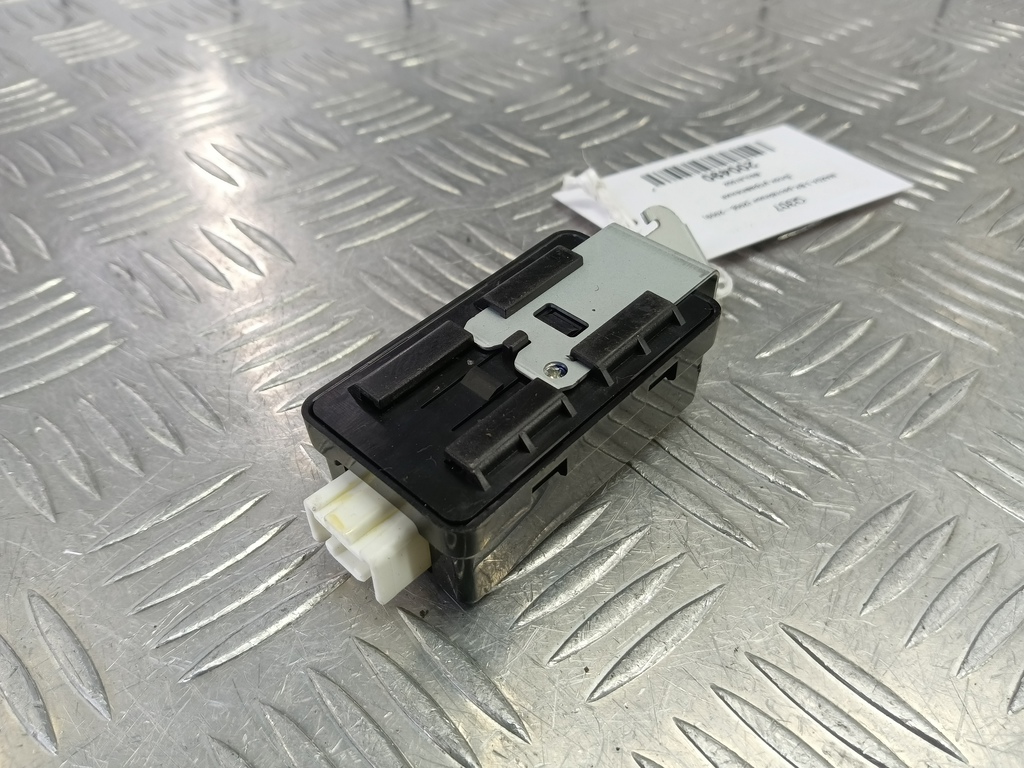 блок управления MAZDA 3 1.6 MT (105 л.с.)3  BK рестайлинг (2006—2009) Седан BS3L675DZ, 520 рублей, Москва