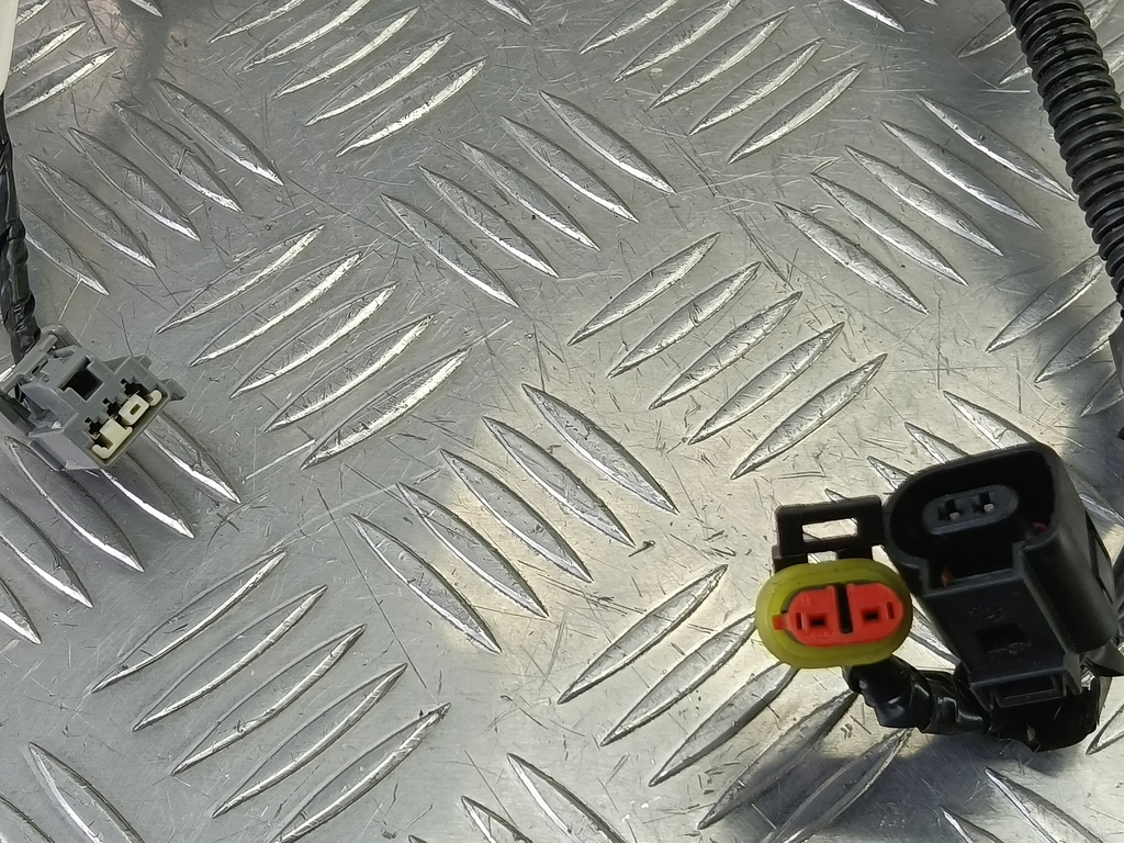 проводка (коса) MITSUBISHI COLT 1.3 MT (95 л.с.)Colt  Z30 (2002—2012) Хетчбэк MN108061, 1210 рублей, Москва