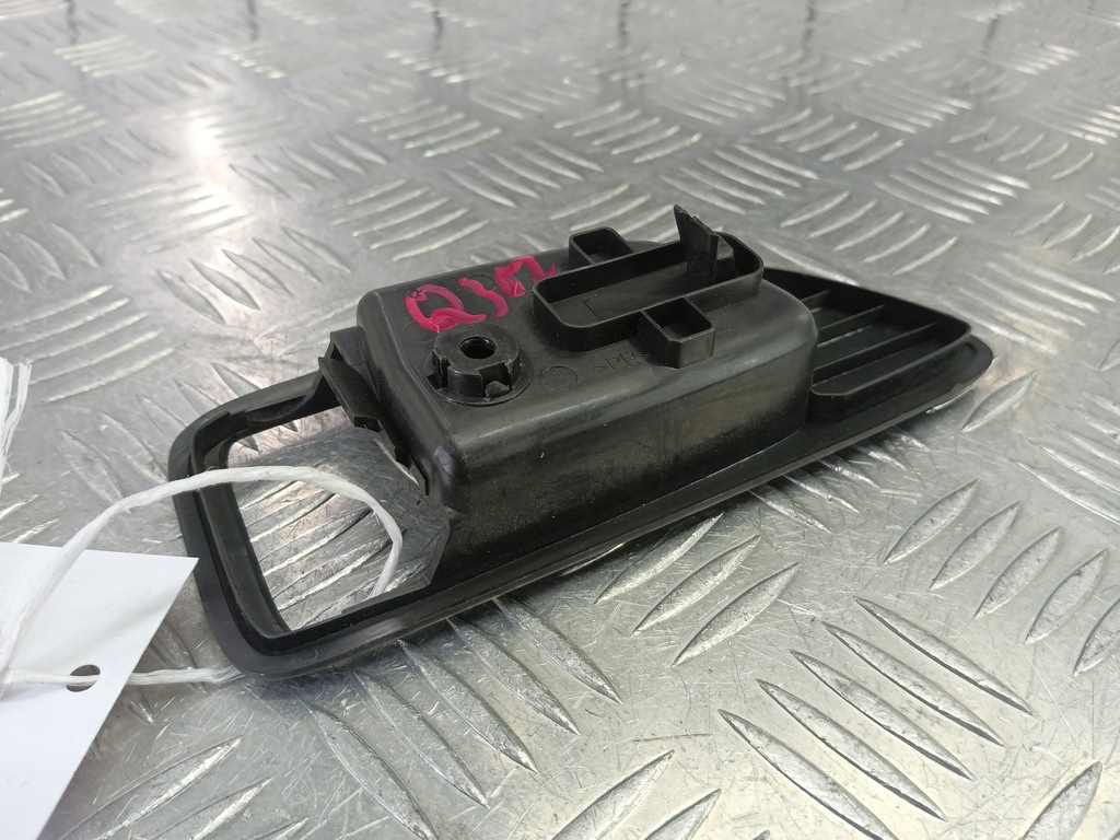 накладка ручки двери (внутренняя) MAZDA 3 1.6 MT (105 л.с.)3  BK рестайлинг (2006—2009) Седан GJ6A59303B02, 1090 рублей, Москва