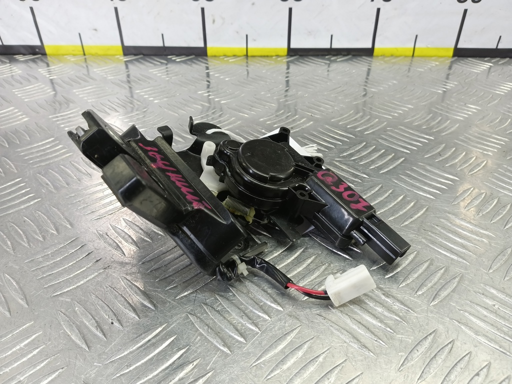 замок крышки багажника MAZDA 3 1.6 MT (105 л.с.)3  BK рестайлинг (2006—2009) Седан BAH256820, 3390 рублей, Москва