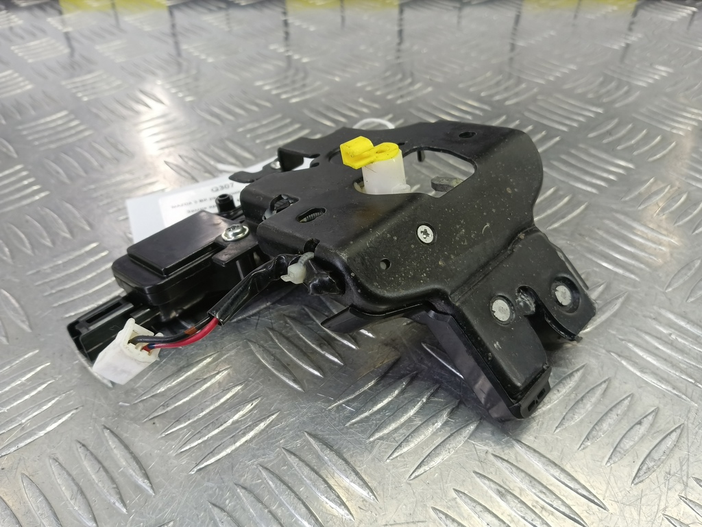 замок крышки багажника MAZDA 3 1.6 MT (105 л.с.)3  BK рестайлинг (2006—2009) Седан BAH256820, 3390 рублей, Москва