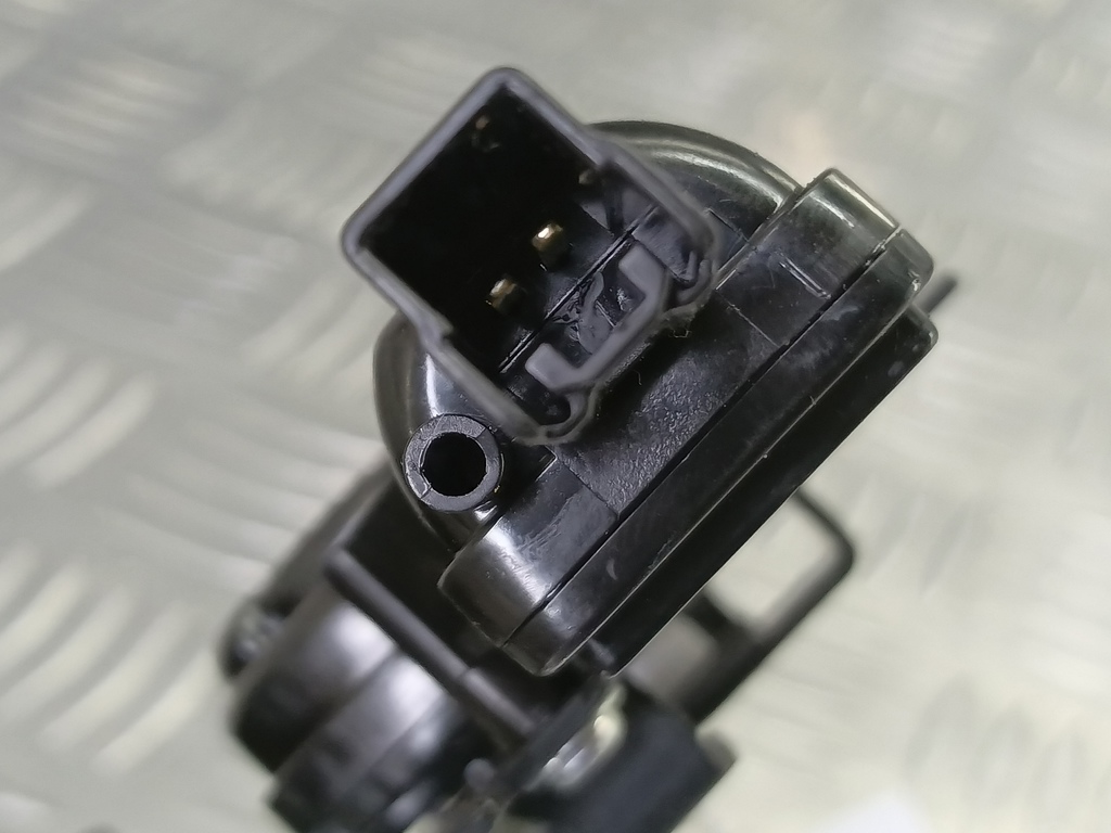 замок крышки багажника MAZDA 3 1.6 MT (105 л.с.)3  BK рестайлинг (2006—2009) Седан BAH256820, 3390 рублей, Москва