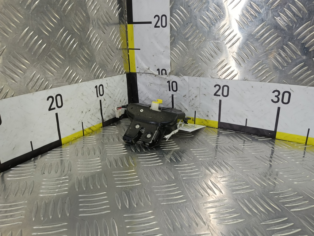 замок крышки багажника MAZDA 3 1.6 MT (105 л.с.)3  BK рестайлинг (2006—2009) Седан BAH256820, 3390 рублей, Москва