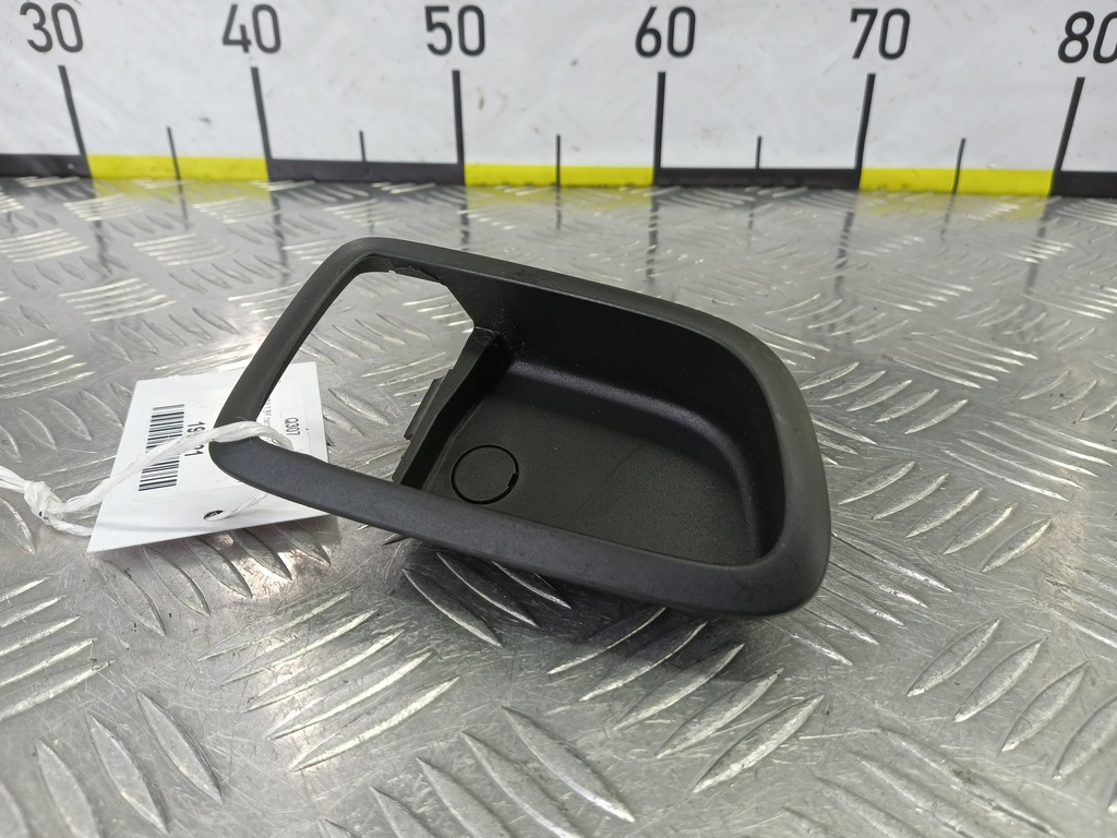 накладка ручки двери (внутренняя) MAZDA 3 1.6 MT (105 л.с.)3  BK рестайлинг (2006—2009) Седан D35058303A02, 520 рублей, Москва