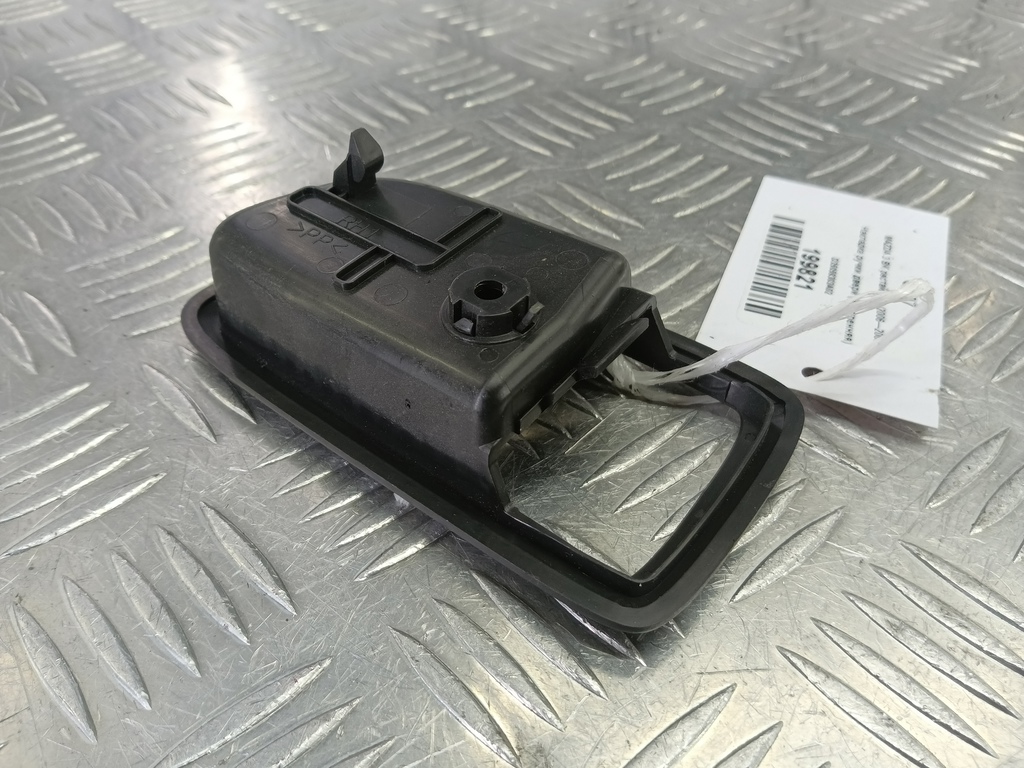 накладка ручки двери (внутренняя) MAZDA 3 1.6 MT (105 л.с.)3  BK рестайлинг (2006—2009) Седан D35058303A02, 520 рублей, Москва