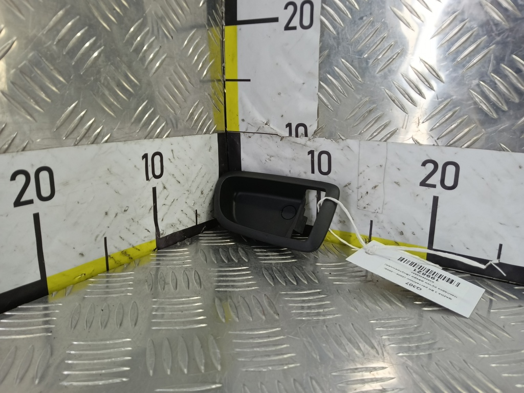 накладка ручки двери (внутренняя) MAZDA 3 1.6 MT (105 л.с.)3  BK рестайлинг (2006—2009) Седан D35058303A02, 520 рублей, Москва