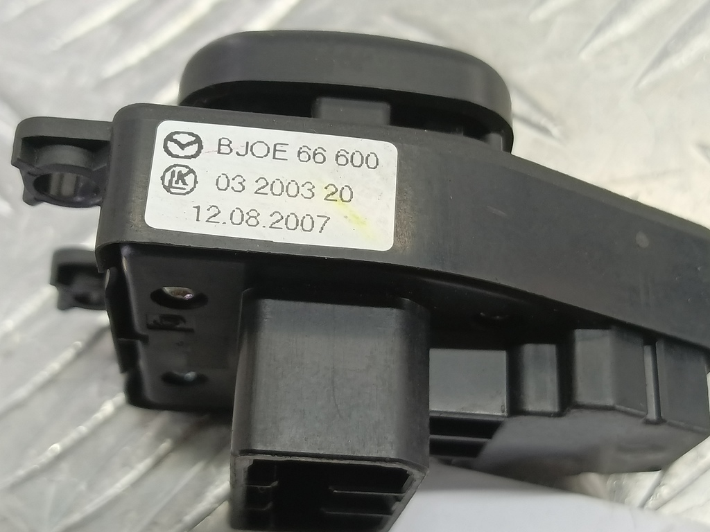кнопка регулировки зеркал MAZDA 3 1.6 MT (105 л.с.)3  BK рестайлинг (2006—2009) Седан GE4T66600, 520 рублей, Москва