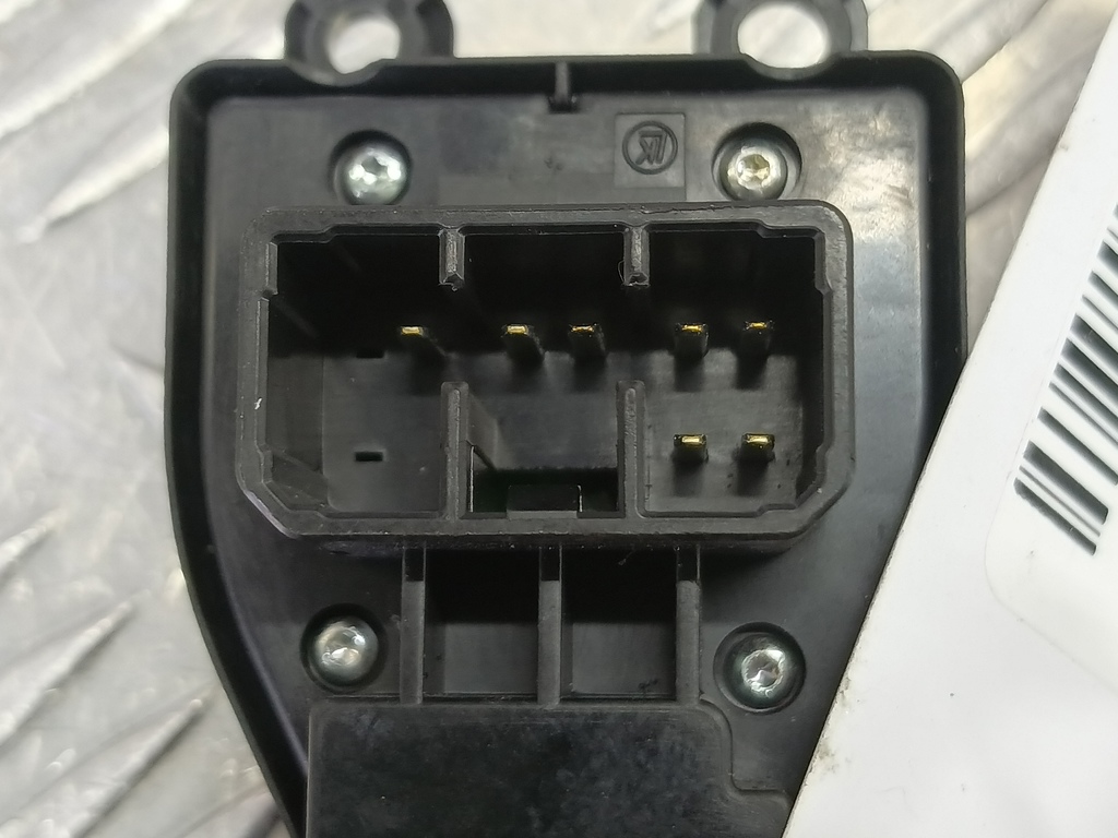 кнопка регулировки зеркал MAZDA 3 1.6 MT (105 л.с.)3  BK рестайлинг (2006—2009) Седан GE4T66600, 520 рублей, Москва