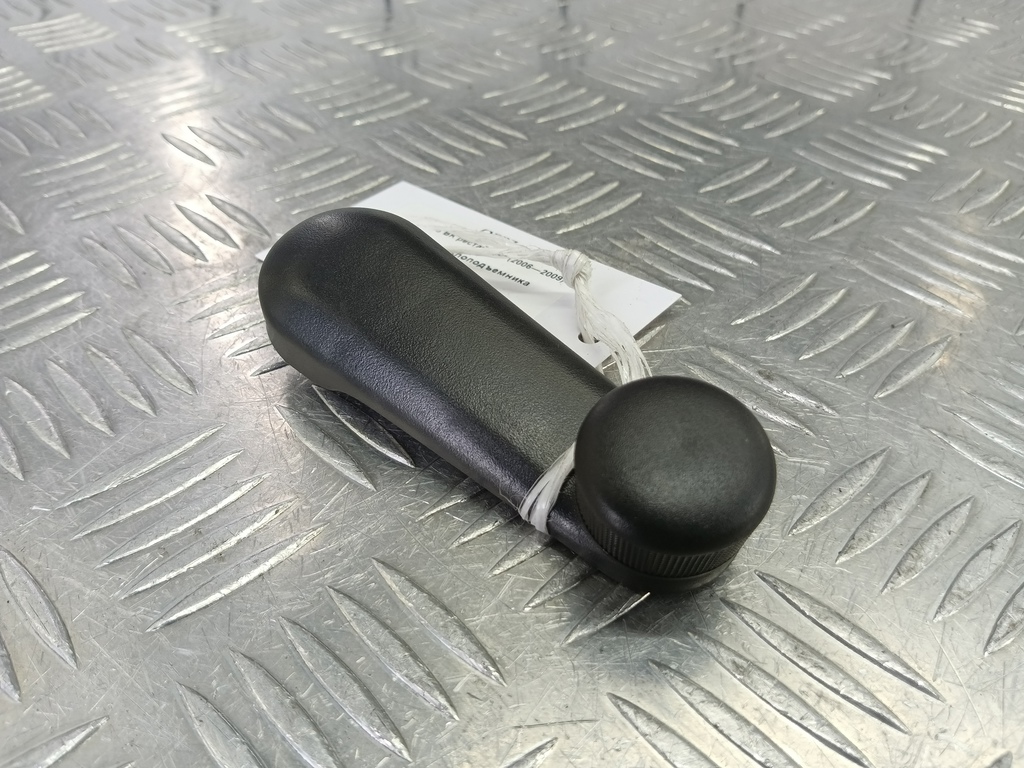 ручка стеклоподъемника MAZDA 3 1.6 MT (105 л.с.)3  BK рестайлинг (2006—2009) Седан B25D58580C02, 520 рублей, Москва