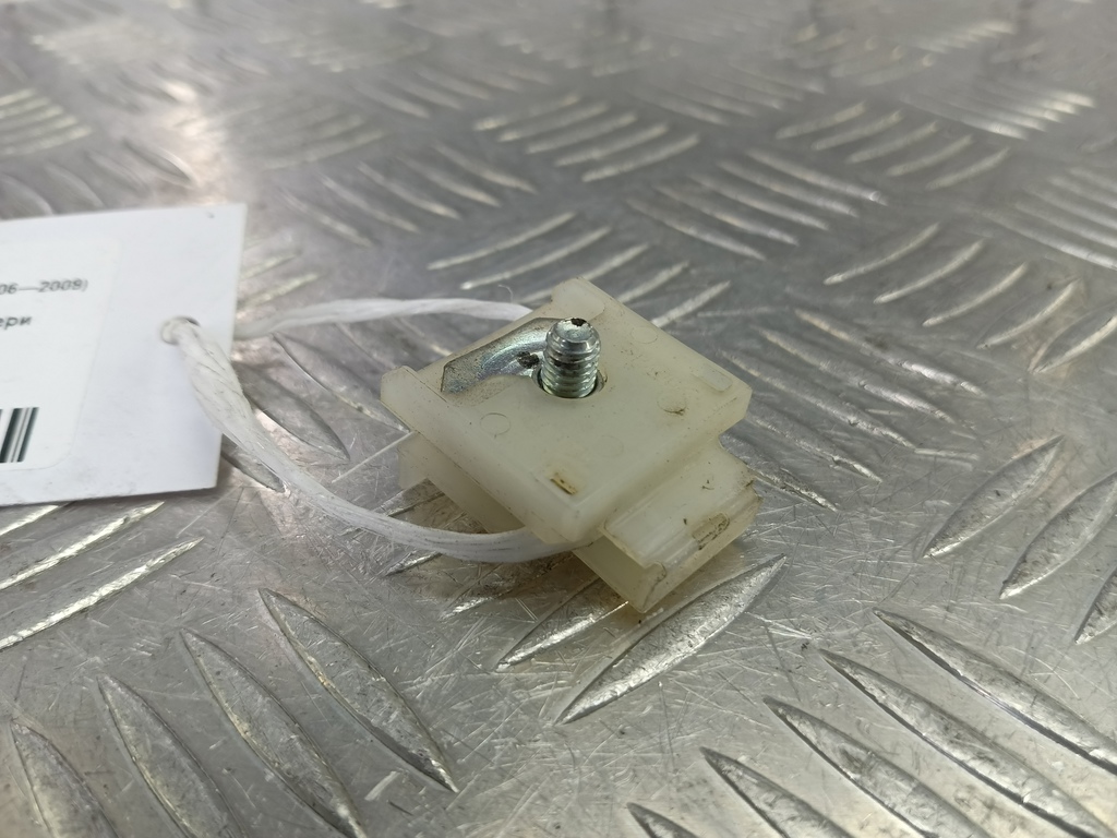 кронштейн стекла двери MAZDA 3 1.6 MT (105 л.с.)3  BK рестайлинг (2006—2009) Седан GJ6A-58-512, 980 рублей, Москва