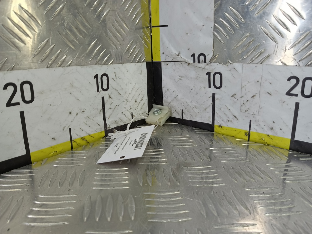 кронштейн стекла двери MAZDA 3 1.6 MT (105 л.с.)3  BK рестайлинг (2006—2009) Седан GJ6A-58-512, 980 рублей, Москва