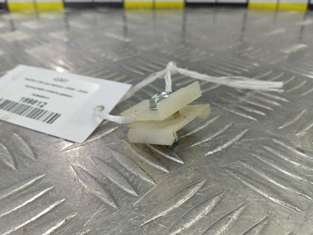 кронштейн стекла двери MAZDA 3 1.6 MT (105 л.с.)3  BK рестайлинг (2006—2009) Седан GJ6A-58-512, 980 рублей, Москва