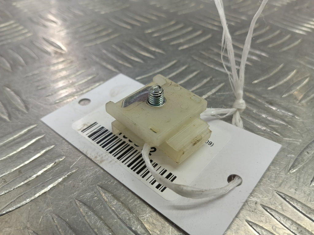 кронштейн стекла двери MAZDA 3 1.6 MT (105 л.с.)3  BK рестайлинг (2006—2009) Седан GJ6A-58-512, 980 рублей, Москва