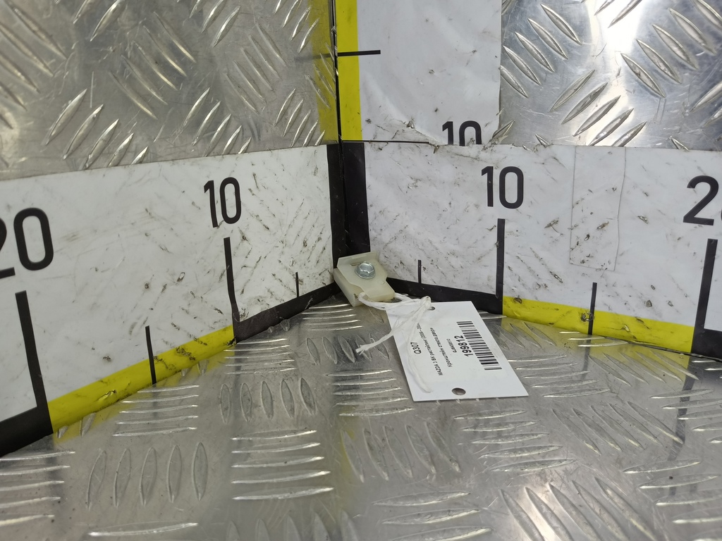 кронштейн стекла двери MAZDA 3 1.6 MT (105 л.с.)3  BK рестайлинг (2006—2009) Седан GJ6A-58-512, 980 рублей, Москва