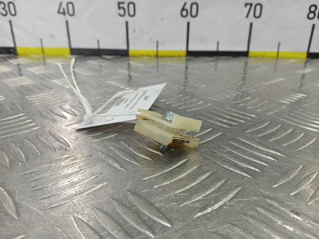 кронштейн стекла двери MAZDA 3 1.6 MT (105 л.с.)3  BK рестайлинг (2006—2009) Седан GJ6A-58-512, 980 рублей, Москва