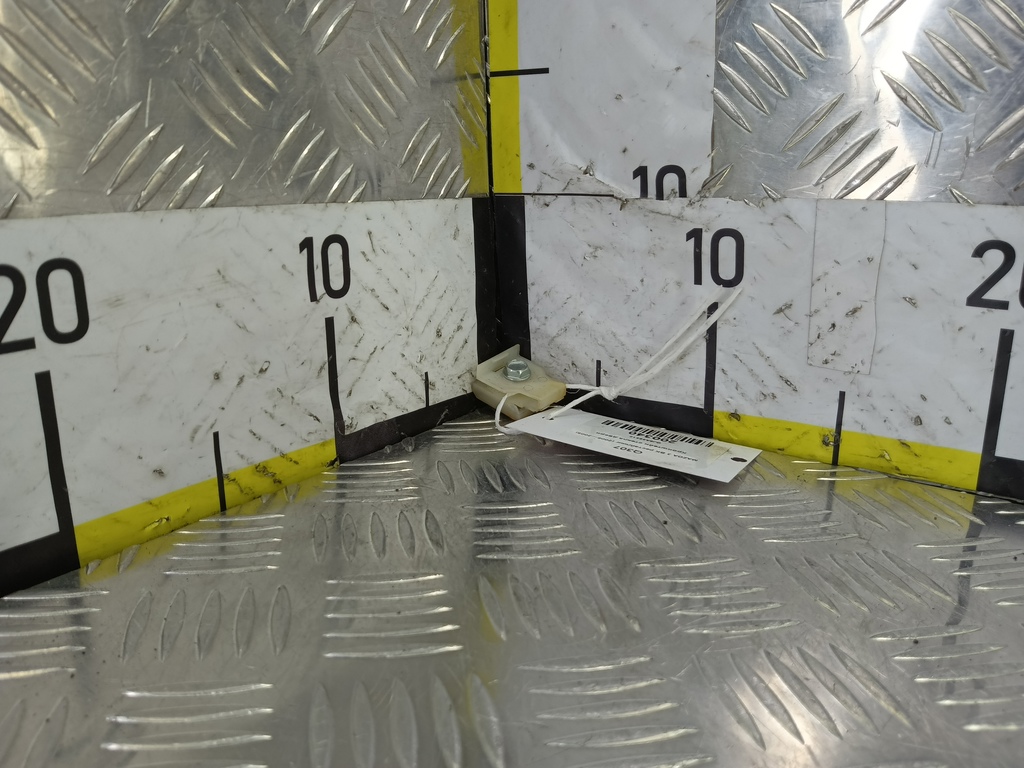 кронштейн стекла двери MAZDA 3 1.6 MT (105 л.с.)3  BK рестайлинг (2006—2009) Седан GJ6A-58-512, 980 рублей, Москва