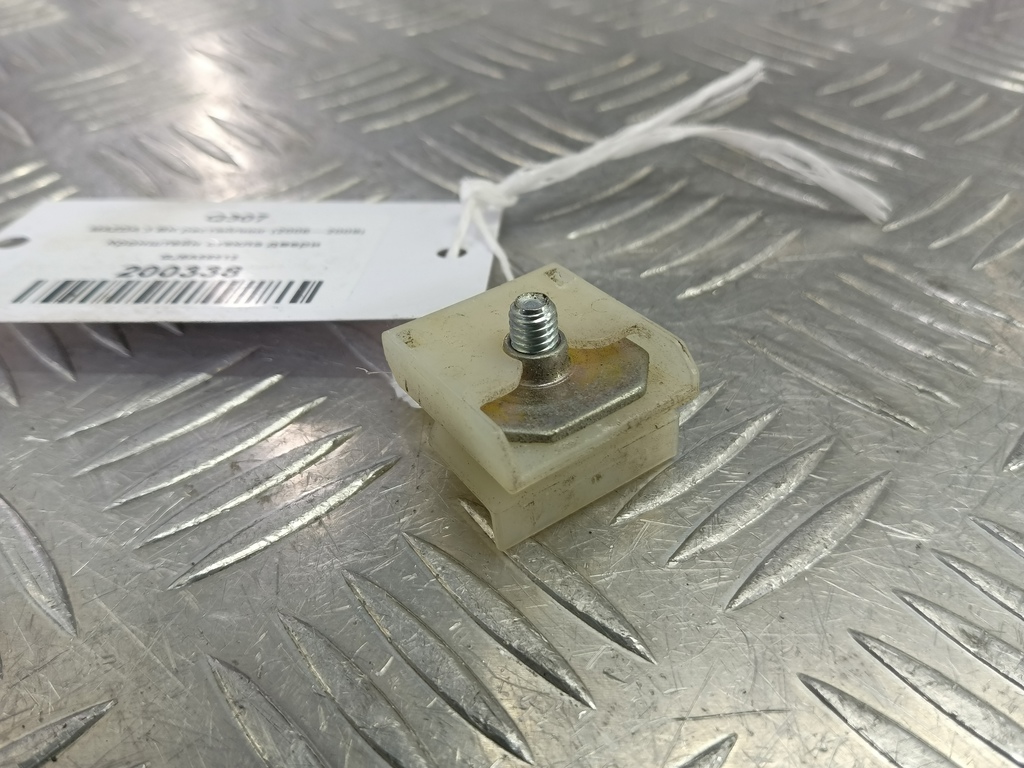 кронштейн стекла двери MAZDA 3 1.6 MT (105 л.с.)3  BK рестайлинг (2006—2009) Седан GJ6A-58-512, 980 рублей, Москва