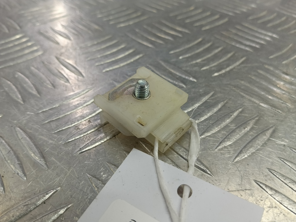 кронштейн стекла двери MAZDA 3 1.6 MT (105 л.с.)3  BK рестайлинг (2006—2009) Седан GJ6A-58-512, 980 рублей, Москва