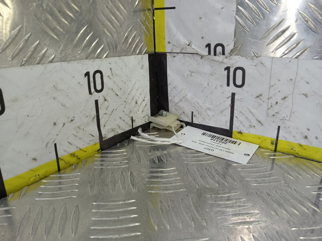 кронштейн стекла двери MAZDA 3 1.6 MT (105 л.с.)3  BK рестайлинг (2006—2009) Седан GJ6A-58-512, 980 рублей, Москва