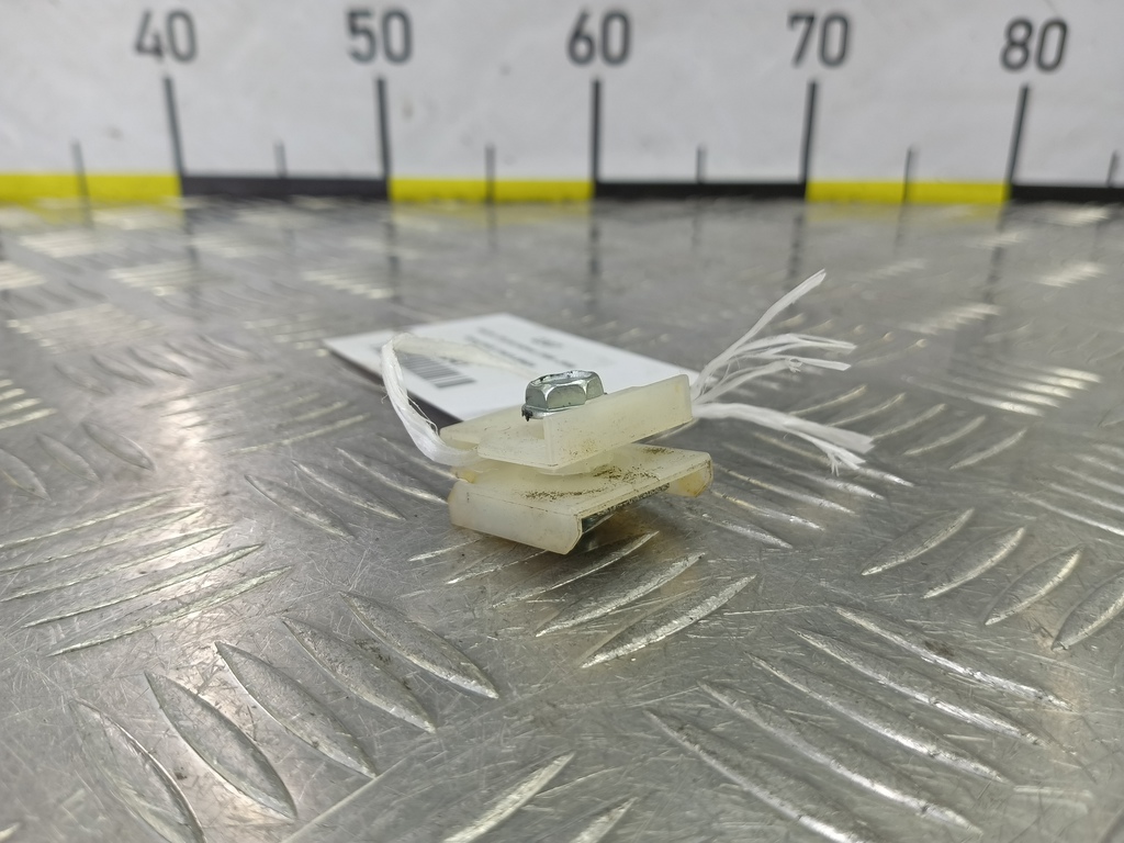 кронштейн стекла двери MAZDA 3 1.6 MT (105 л.с.)3  BK рестайлинг (2006—2009) Седан GJ6A-58-512, 980 рублей, Москва