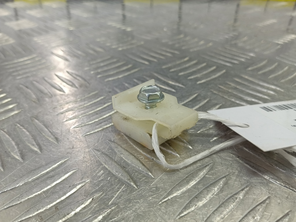 кронштейн стекла двери MAZDA 3 1.6 MT (105 л.с.)3  BK рестайлинг (2006—2009) Седан GJ6A-58-512, 980 рублей, Москва