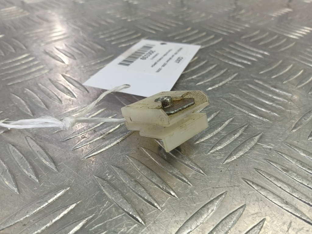 кронштейн стекла двери MAZDA 3 1.6 MT (105 л.с.)3  BK рестайлинг (2006—2009) Седан GJ6A-58-512, 980 рублей, Москва