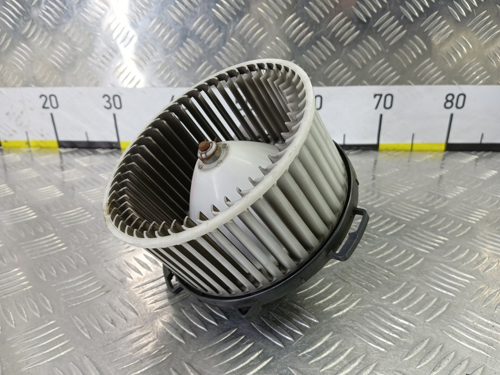 моторчик отопителя MAZDA 3 1.6 MT (105 л.с.)3  BK рестайлинг (2006—2009) Седан B32L61B10, 2820 рублей, Москва