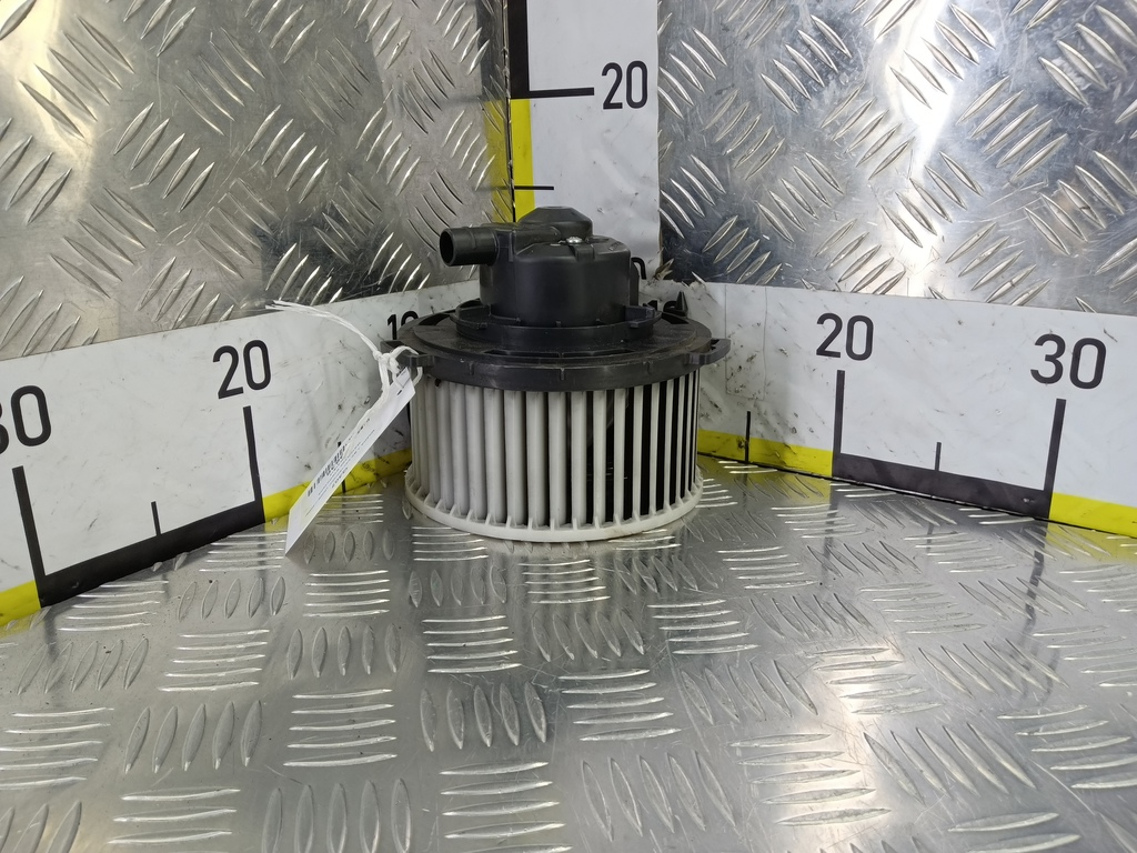 моторчик отопителя MAZDA 3 1.6 MT (105 л.с.)3  BK рестайлинг (2006—2009) Седан B32L61B10, 2820 рублей, Москва