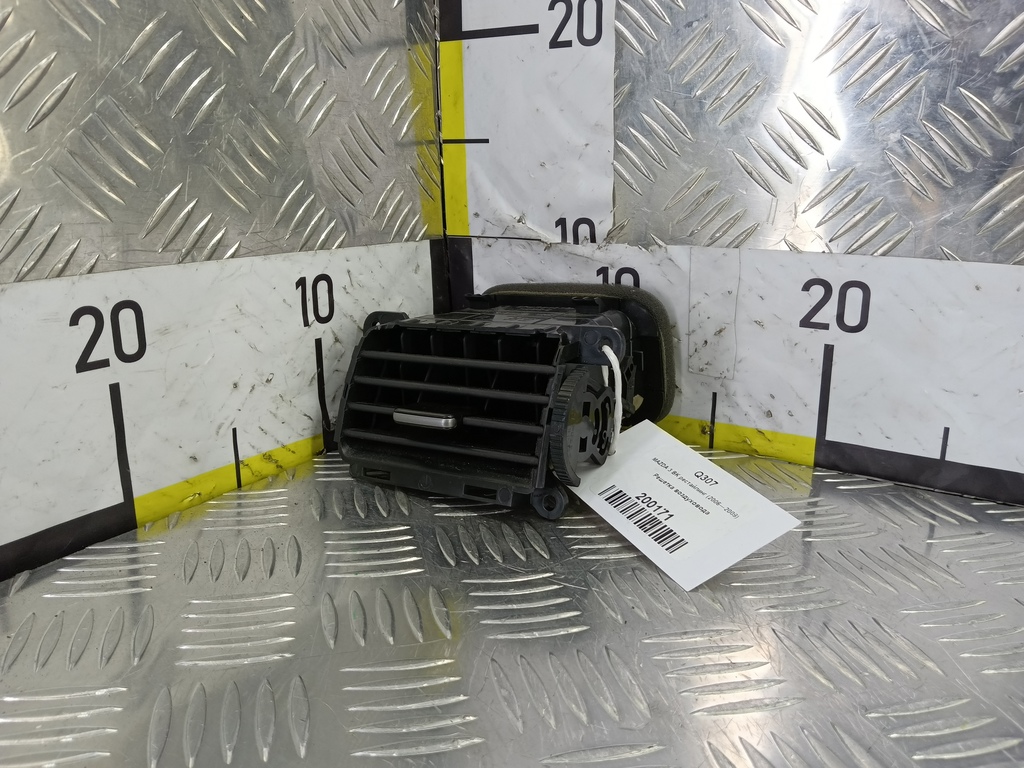 решетка воздуховода MAZDA 3 1.6 MT (105 л.с.)3  BK рестайлинг (2006—2009) Седан BR5S-64-930A, 630 рублей, Москва